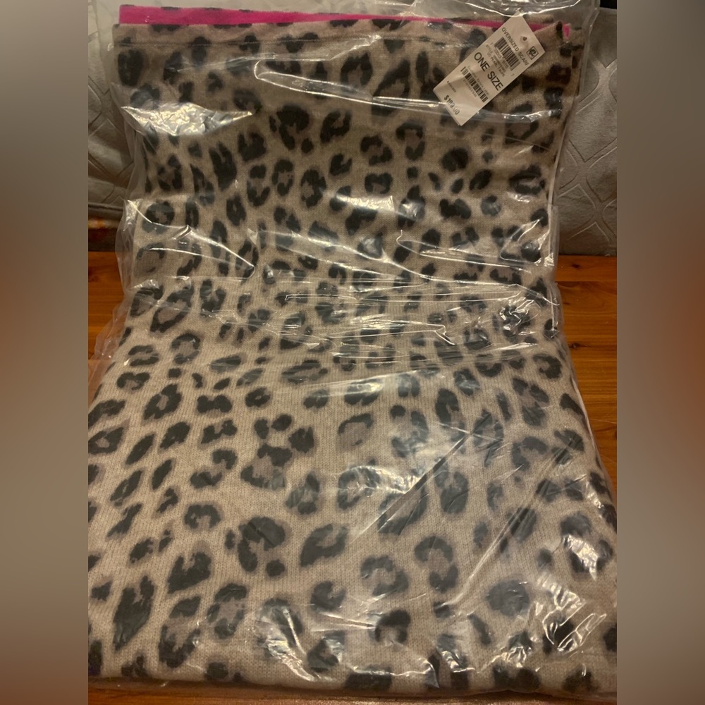 Cashmere Oversized Scarf. Leopard Print.